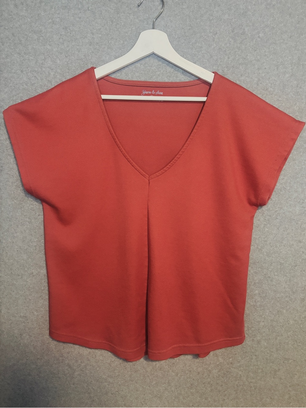 Yarn & Sea V-Neck Women's Top XL Muted Orange